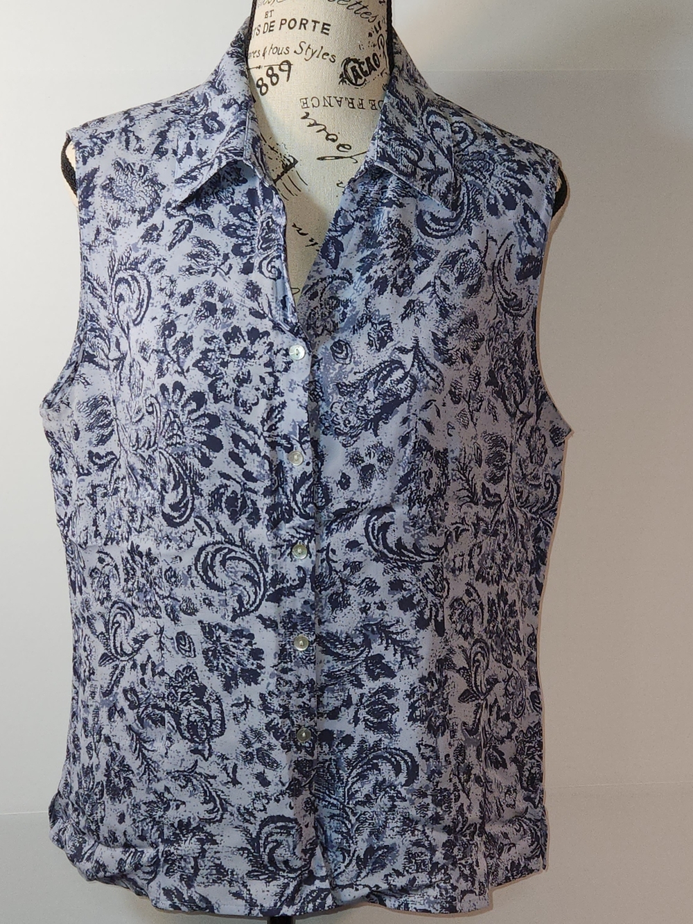 Petite Sophisticate Navy Floral Sleeveless Button-Down Top